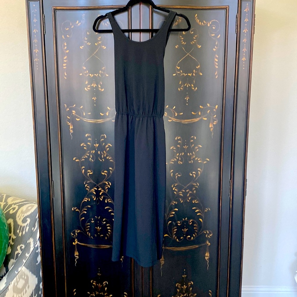 Banana Republic breathable wrinkle resistant black dress size M cross cross back